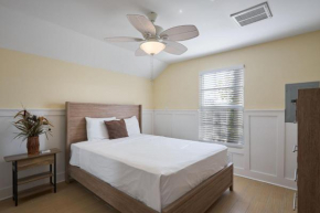 Gorgeous Apartment on Mango St Steps to Beach